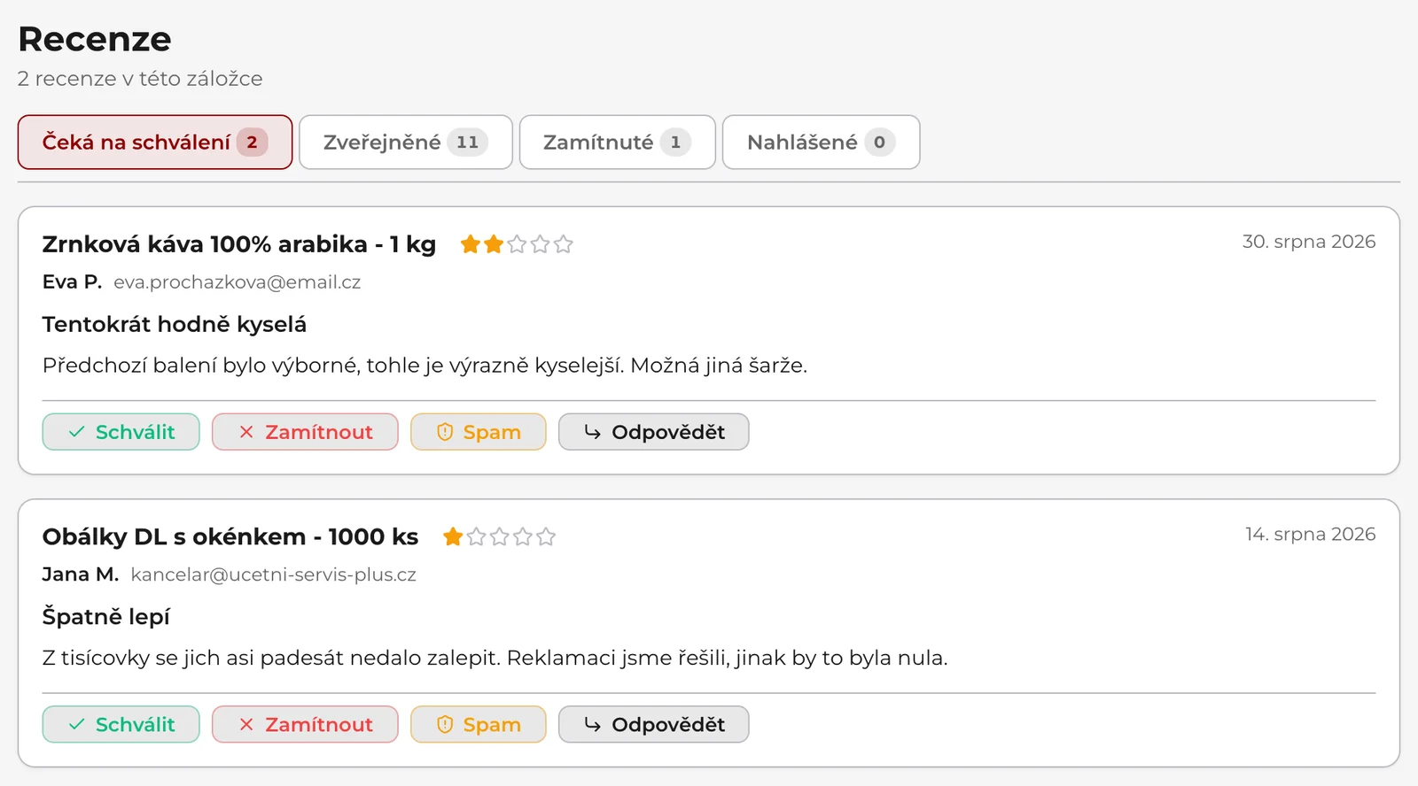 Recenze: záložky Čeká na schválení, Zveřejněné, Zamítnuté a Nahlášené a recenze čekající na schválení s tlačítky Schválit, Zamítnout, Spam a Odpovědět.
