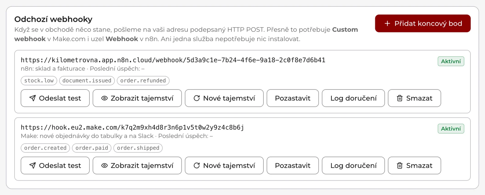 Nastavení, oddíl API a MCP, část Webhooky: karta Odchozí webhooky s tlačítkem Přidat koncový bod a dvěma aktivními koncovými body (n8n a Make), u každého odebírané události a tlačítka Odeslat test, Zobrazit tajemství, Nové tajemství, Pozastavit, Log doručení a Smazat.